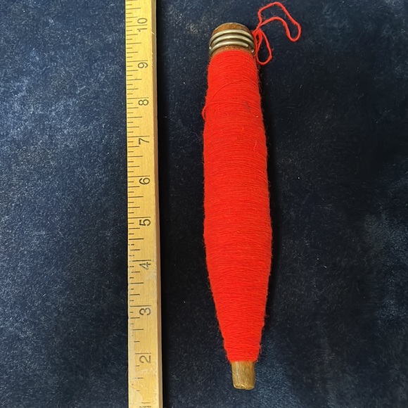VTG Spool of Red Thread - Picture 3 of 3